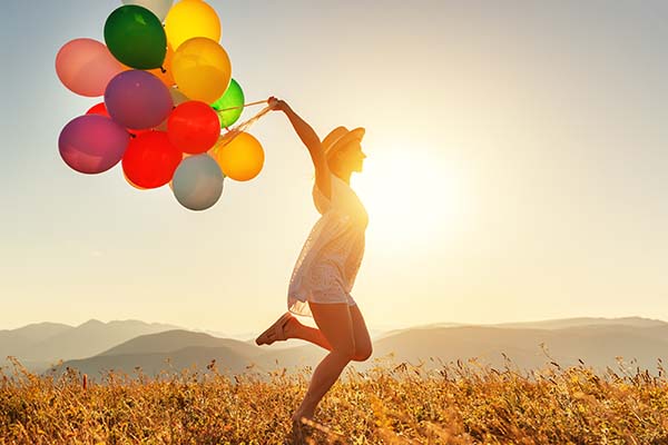 Frau mit Luftballons